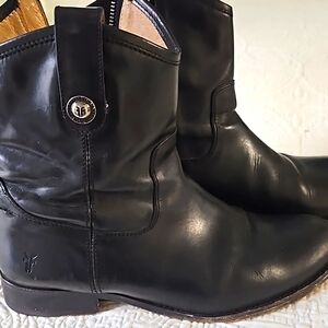 FRYE ANKLE BOOTS  size 8